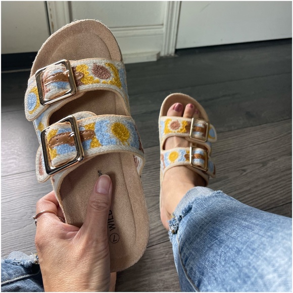 Boho Floral Crochet Buckle Slip on Flat Sandals - Picture 4 of 5